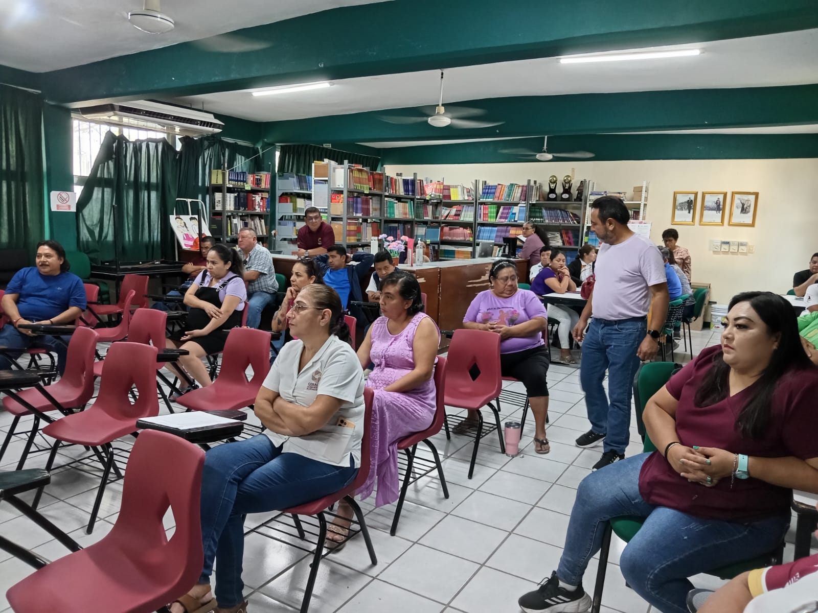 DOCENTES Y DIRECTIVOS ANALIZAN CONVOCATORIA A REINO UNIDO