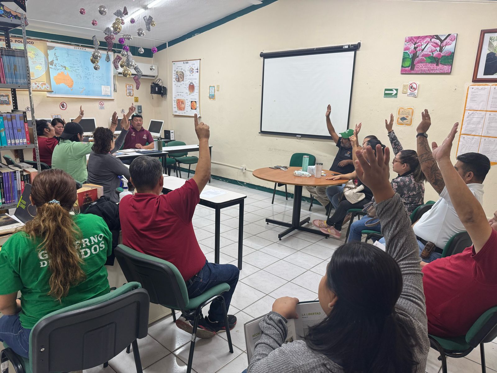 DOCENTES Y DIRECTIVOS ANALIZAN CONVOCATORIA A REINO UNIDO