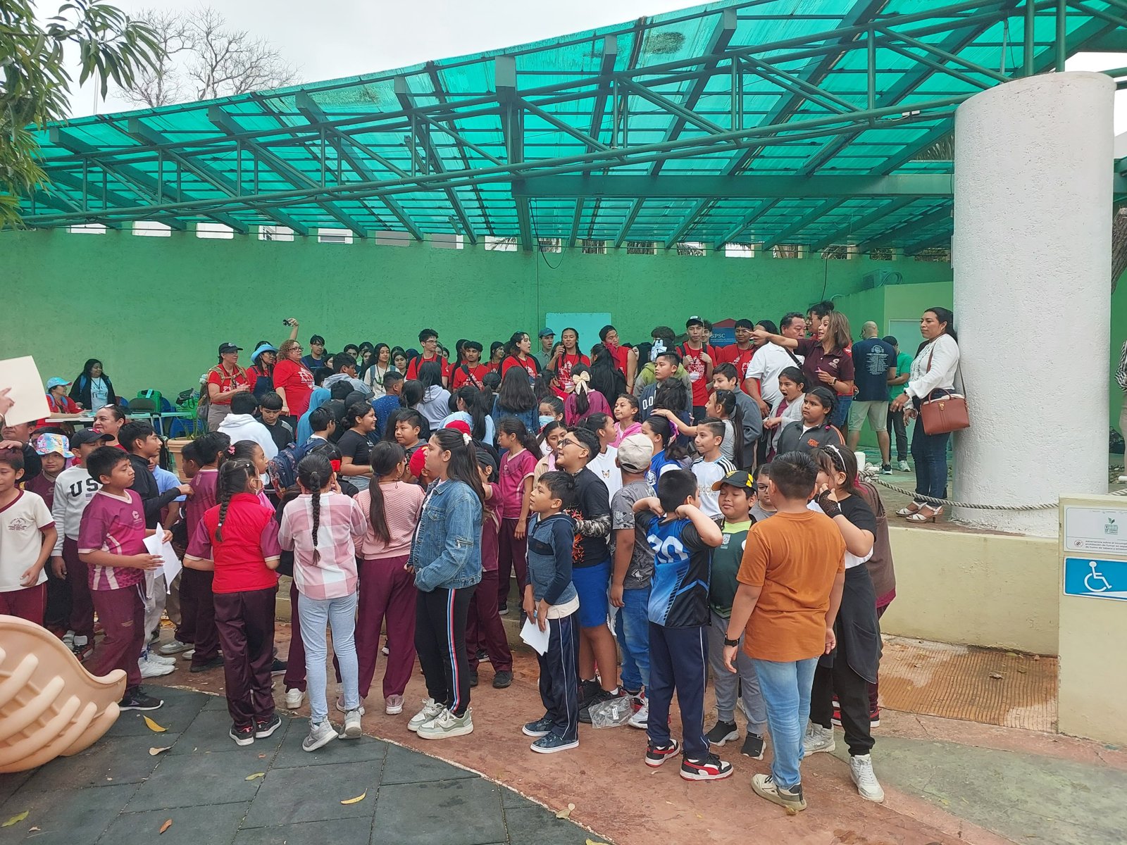 SONRISAS EN PARQUE XIMBAL