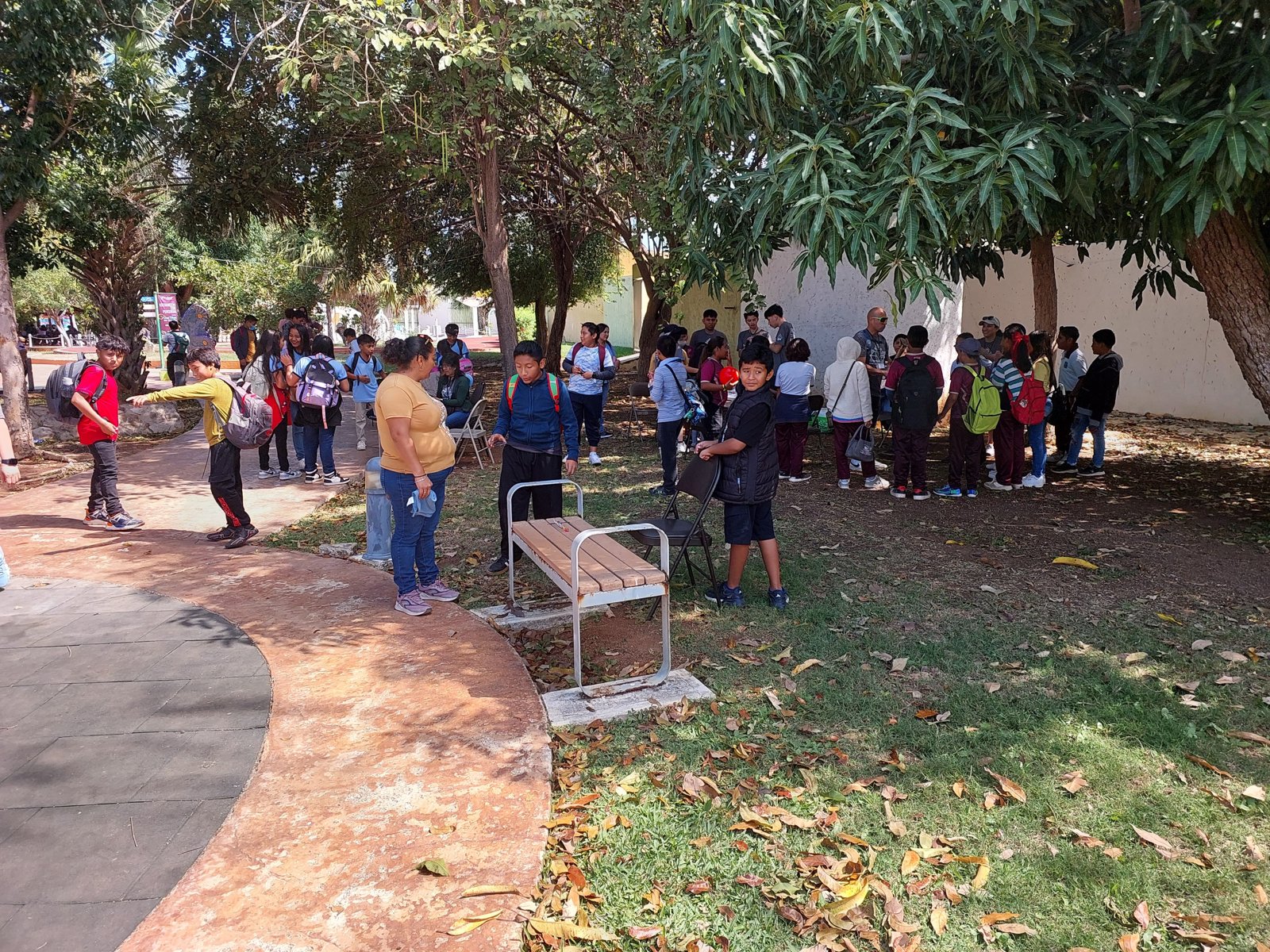 SONRISAS EN PARQUE XIMBAL
