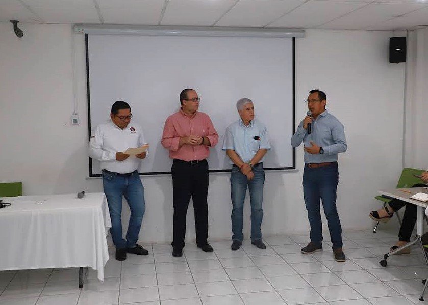 PRESENTA SEDECO LA CAMPAÑA DE REGISTRO DE MARCA Y EL PROGRAMA DE DESARROLLO DE PRODUCTOS ANTE DIRECTIVOS DEL ICATCAM