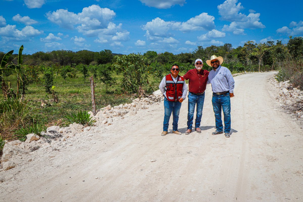 REHABILITACIÓN DE CAMINO SACA COSECHAS EN EL KILÓMETRO 74 DE ESCÁRCEGA
