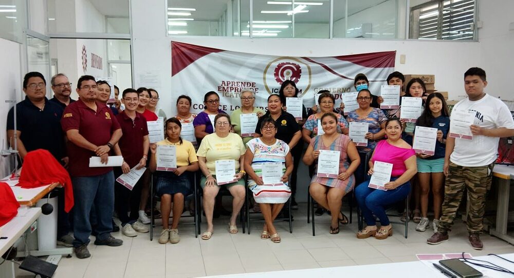 “ENTREGA DE CONSTANCIAS A LAS Y LOS ALUMNOS DE LOS CURSOS SABATINOS DEL ICAT ACCIÓN MÓVIL SEYBAPLAYA”