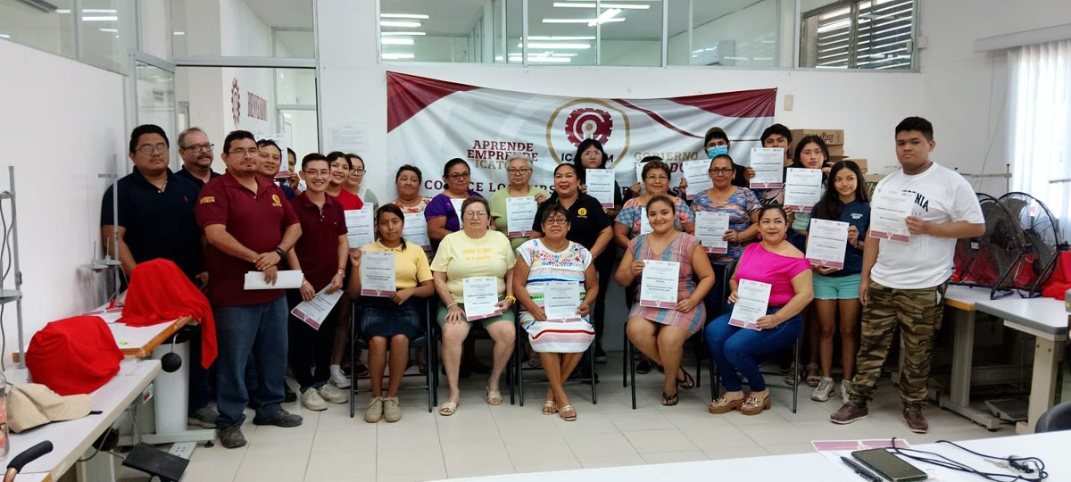 “ENTREGA DE CONSTANCIAS A LAS Y LOS ALUMNOS DE LOS CURSOS SABATINOS DEL ICAT ACCIÓN MÓVIL SEYBAPLAYA”