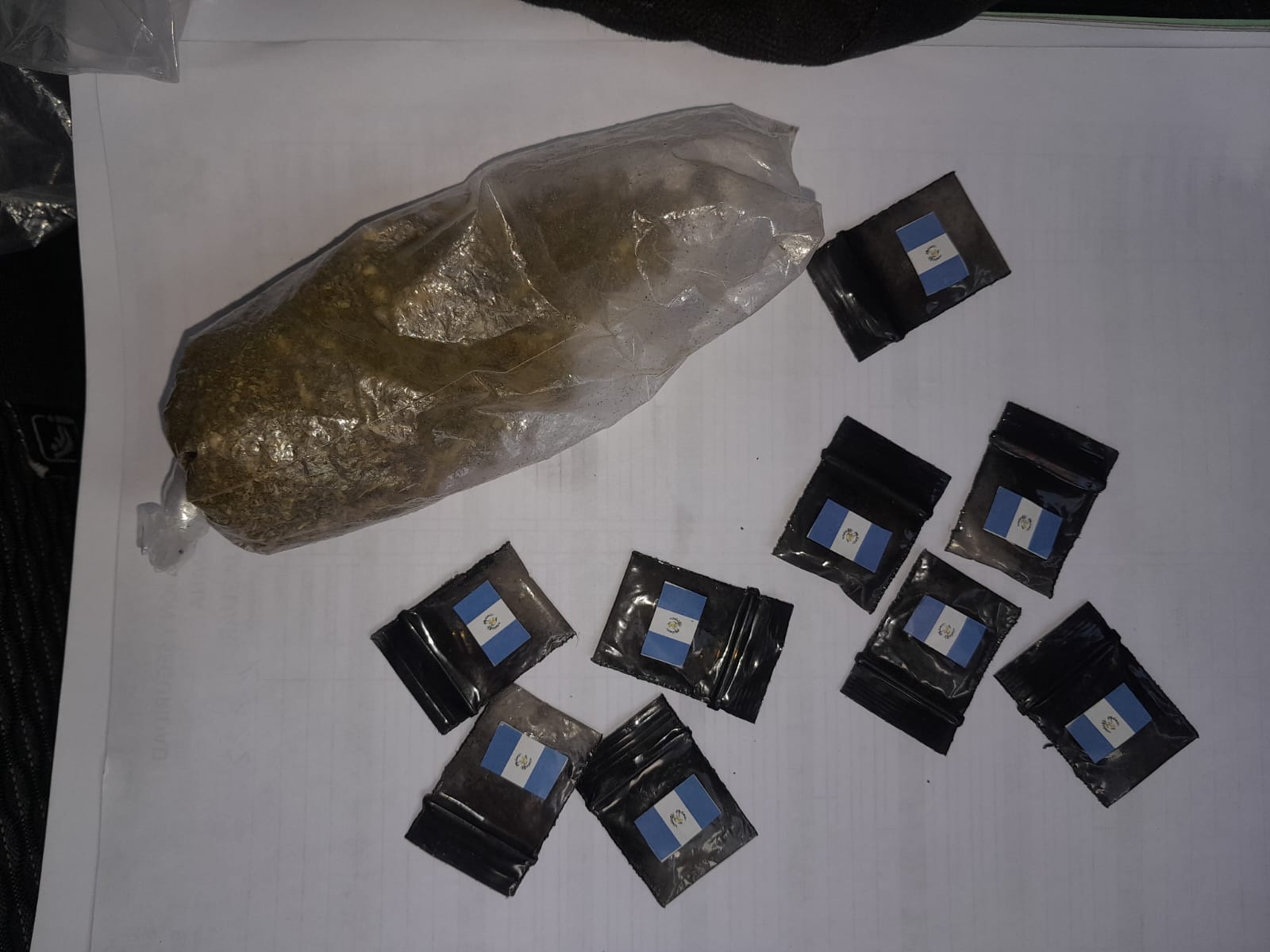 SPSC ASEGURA A SUJETO EN POSESIÓN DE PRESUNTA DROGA EN CHAMPOTÓN