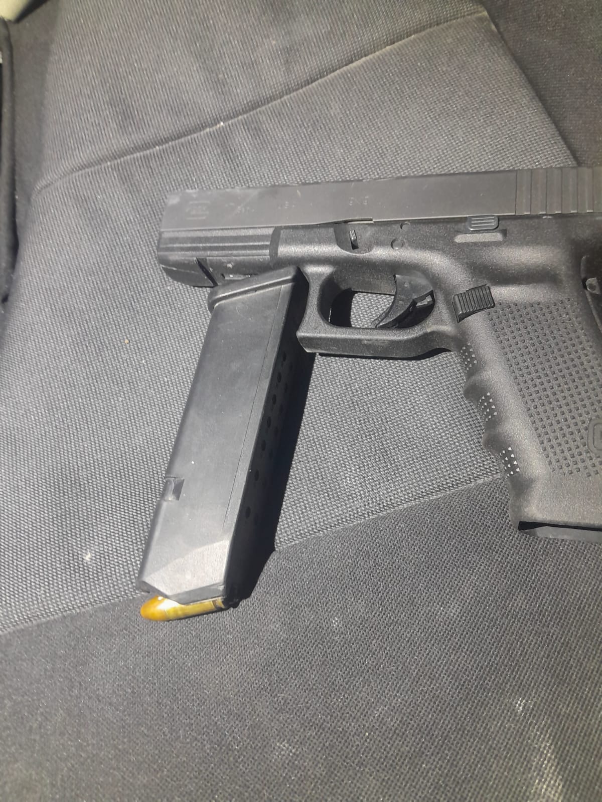 POLICÍA MUNICIPAL DE CALAKMUL ASEGURÓ A TRES SUJETOS EN POSESIÓN DE PRESUNTA ARMA DE FUEGO