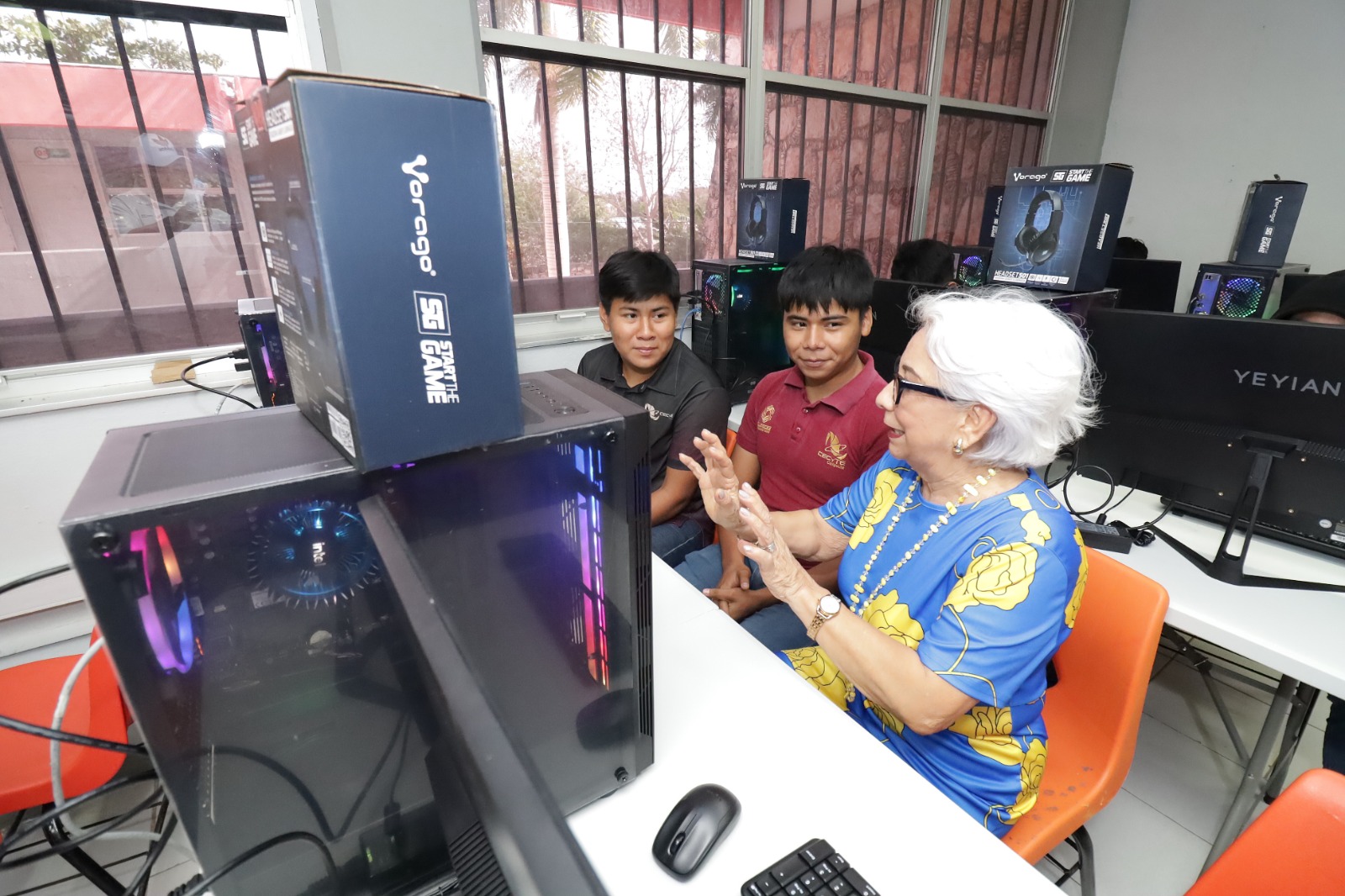 GOBIERNO DE TODOS MODERNIZA EQUIPOS DE CÓMPUTO EN EL CECyTEC PLANTEL HOPELCHÉN
