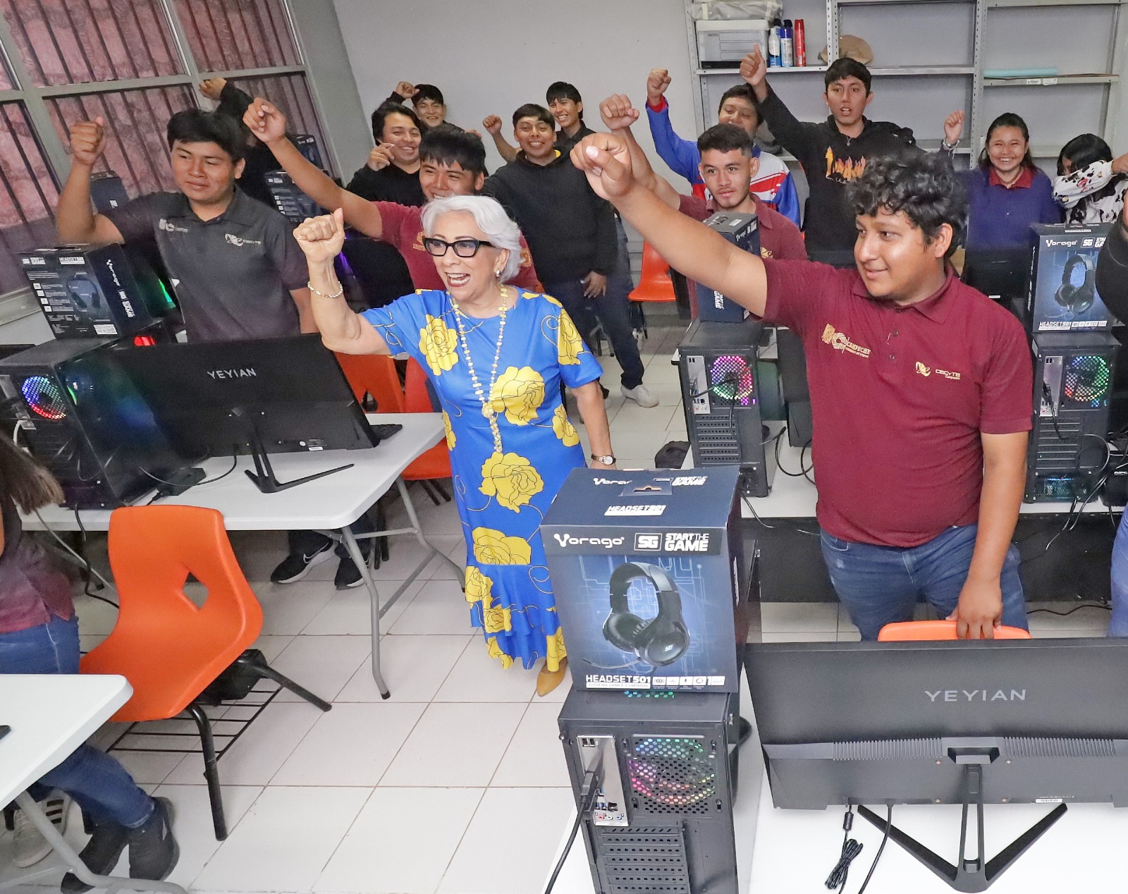 GOBIERNO DE TODOS MODERNIZA EQUIPOS DE CÓMPUTO EN EL CECyTEC PLANTEL HOPELCHÉN