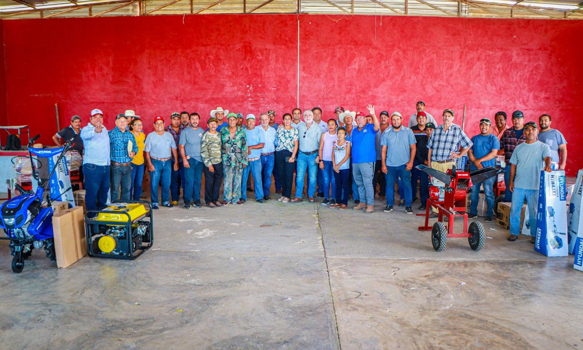ENTREGA DE APOYOS E INSUMOS A LA ACTIVIDAD GANADERA EN MELCHOR OCAMPO