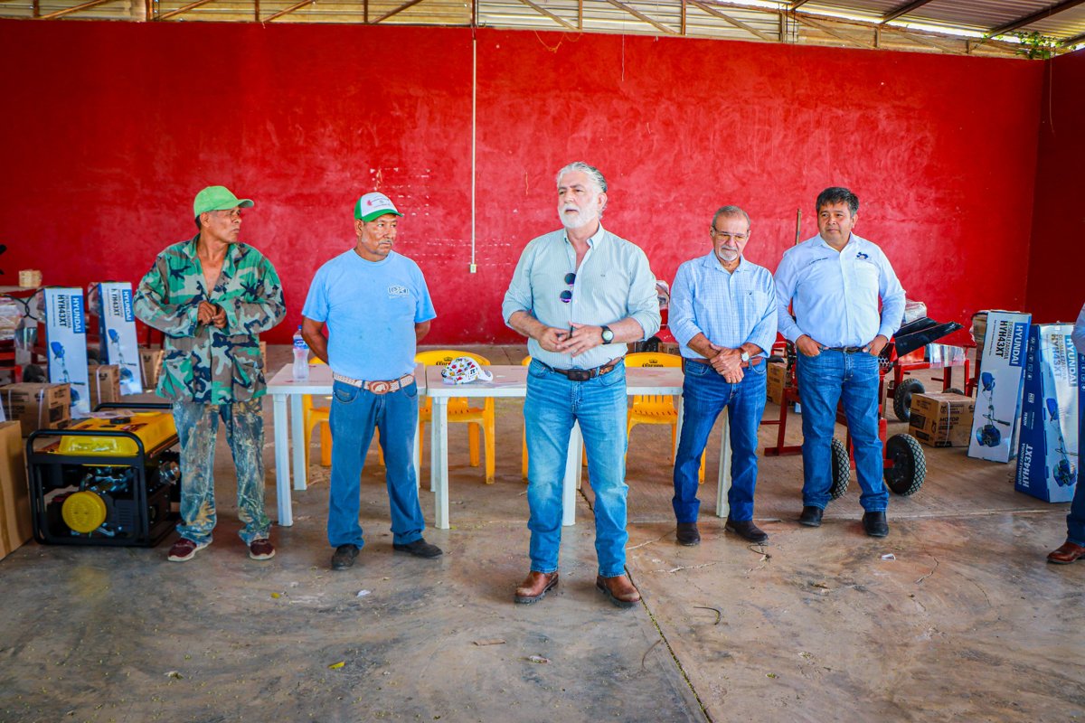 ENTREGA DE APOYOS E INSUMOS A LA ACTIVIDAD GANADERA EN MELCHOR OCAMPO