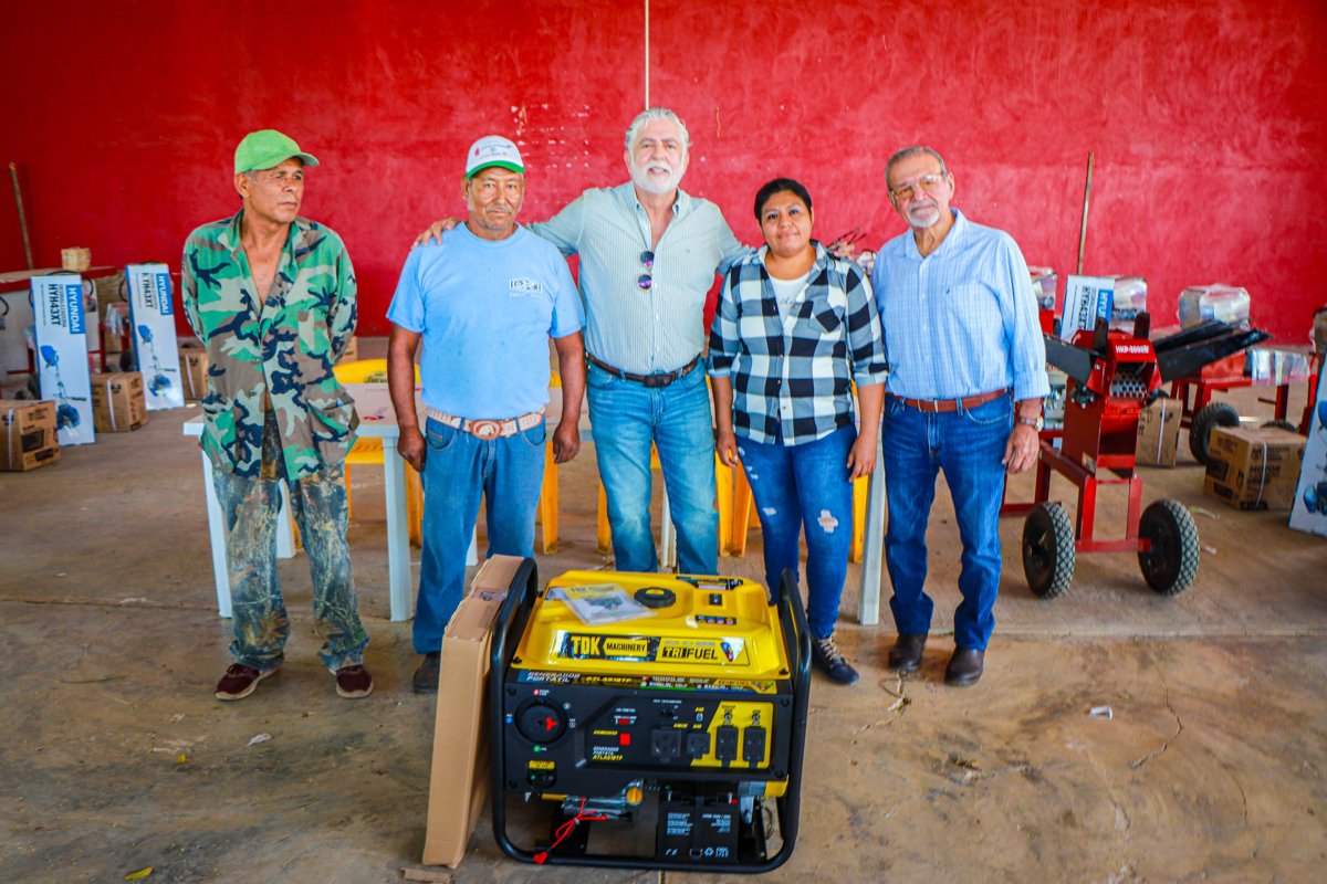 ENTREGA DE APOYOS E INSUMOS A LA ACTIVIDAD GANADERA EN MELCHOR OCAMPO