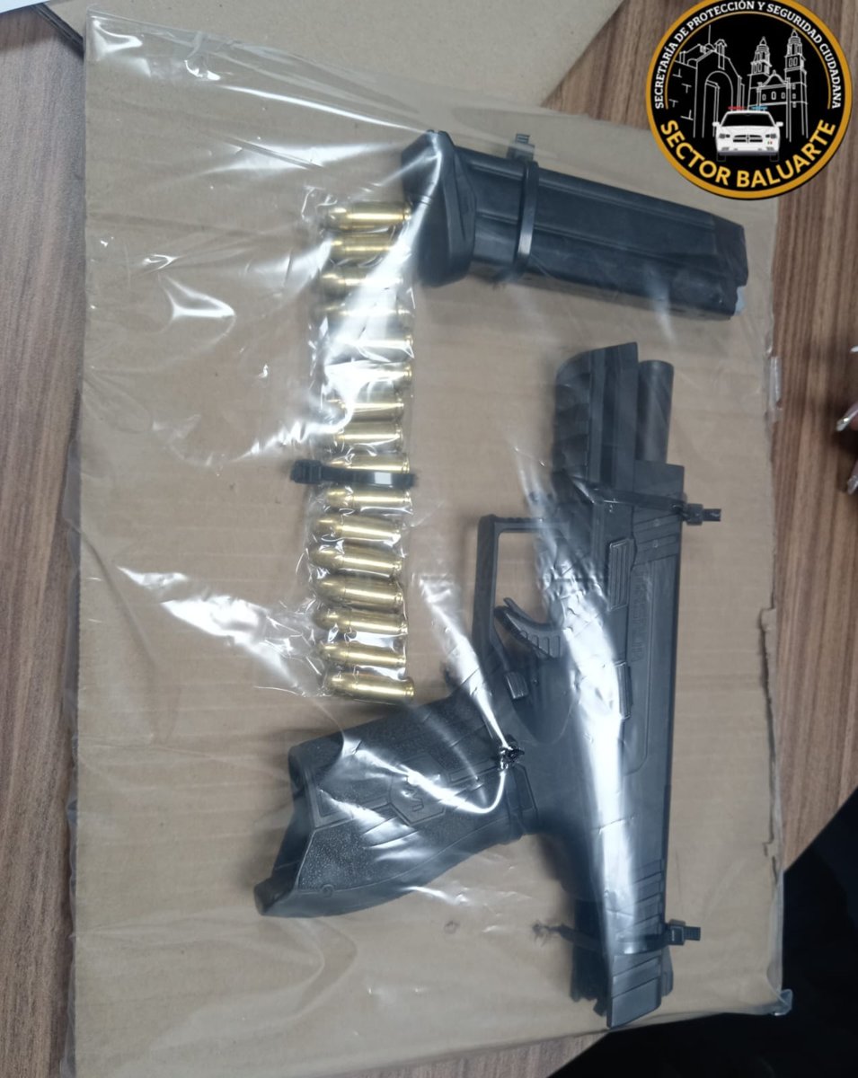 SPSC ASEGURA A TRES SUJETOS, UNO DE ELLOS EN POSESIÓN DE PRESUNTA ARMA DE FUEGO EN LA CAPITAL DEL ESTADO