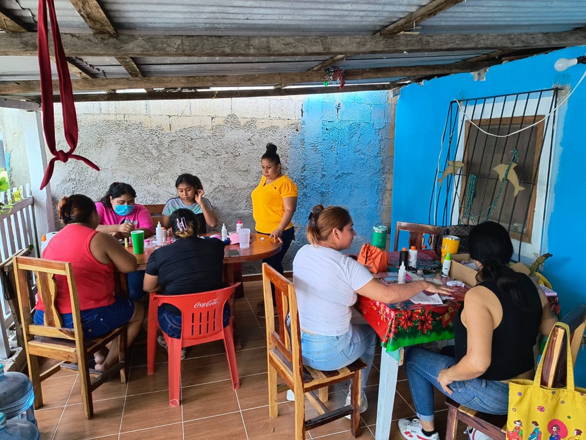CURSO “APLICACIÓN Y DECORACIÓN DE UÑAS ACRÍLICAS AVANZADO” DEL ICAT PLANTEL XPUJIL