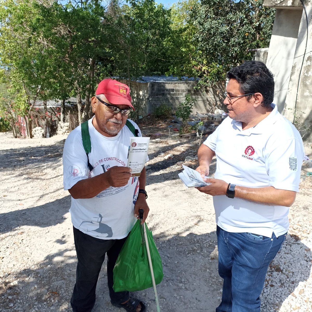 “VOLANTEO DEL ICAT ACCIÓN MÓVIL SEYBAPLAYA EN EL BARRIO DE GUADALUPE DE ESTE MUNICIPIO” El ICAT ACCIÓN MÓVIL SEYBAPLAYA MES CON MES REALIZA ACTIVIDADES DE PROMOCIÓN Y DIFUSIÓN CON MOTIVO DE LLEVAR A MAS PERSONAS LA OPORT