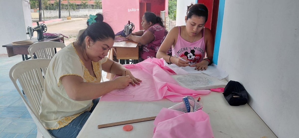 ICAT ACCIÓN MÓVIL DZIBALCHÉN IMPARTIÓ CURSO DE “DIFERENTES PUNTADAS DE BORDADO A MÁQUINA” , EN LA COMUNIDAD DE CHUNCHINTOK DE HOPELCHÉN