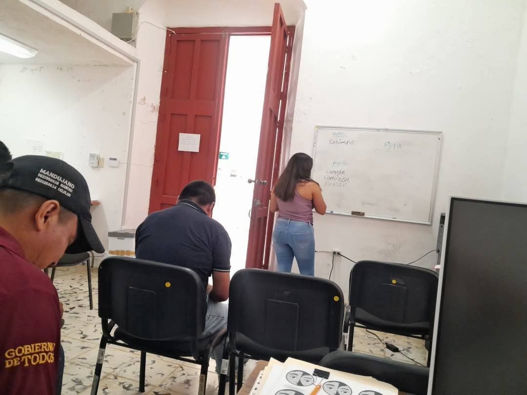 TALLER DE ORTOGRAFÍA PARA EL PERSONAL ADMINISTRATIVO EN EL ICAT ACCIÓN MÓVIL DZIBALCHÉN