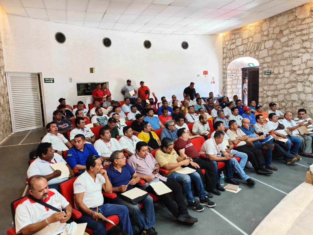 CAPACITAN A TAXISTAS EN CURSO "TRÁNSITO Y VIALIDAD"