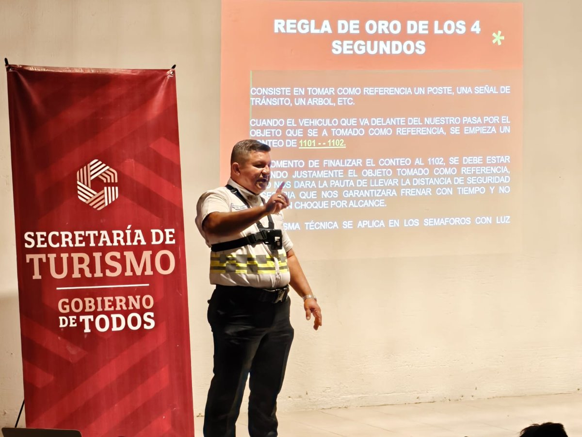 CAPACITAN A TAXISTAS EN CURSO "TRÁNSITO Y VIALIDAD"