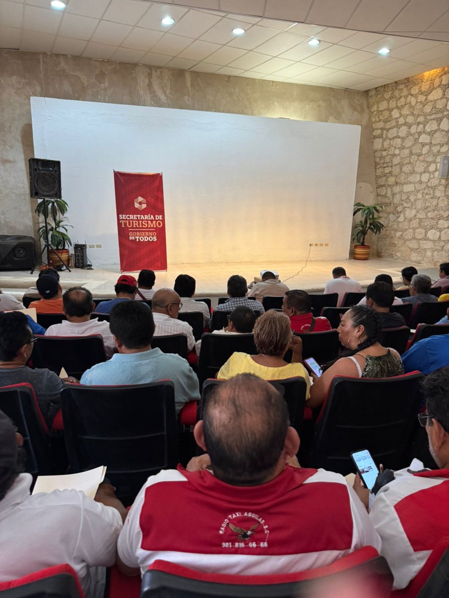 CAPACITAN A TAXISTAS EN CURSO "TRÁNSITO Y VIALIDAD"