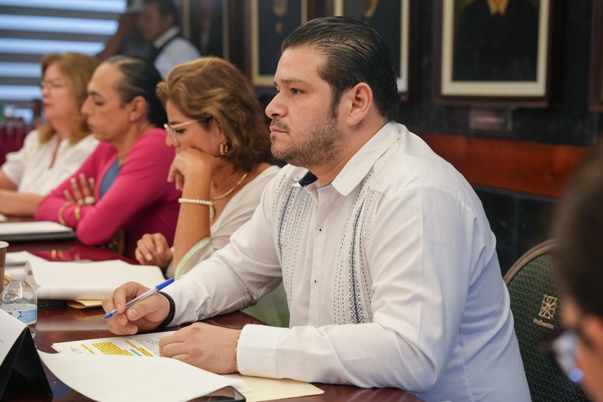 ENCABEZA LIZ HERNÁNDEZ PRIMERA SESIÓN DE LA JUNTA DE GOBIERNO