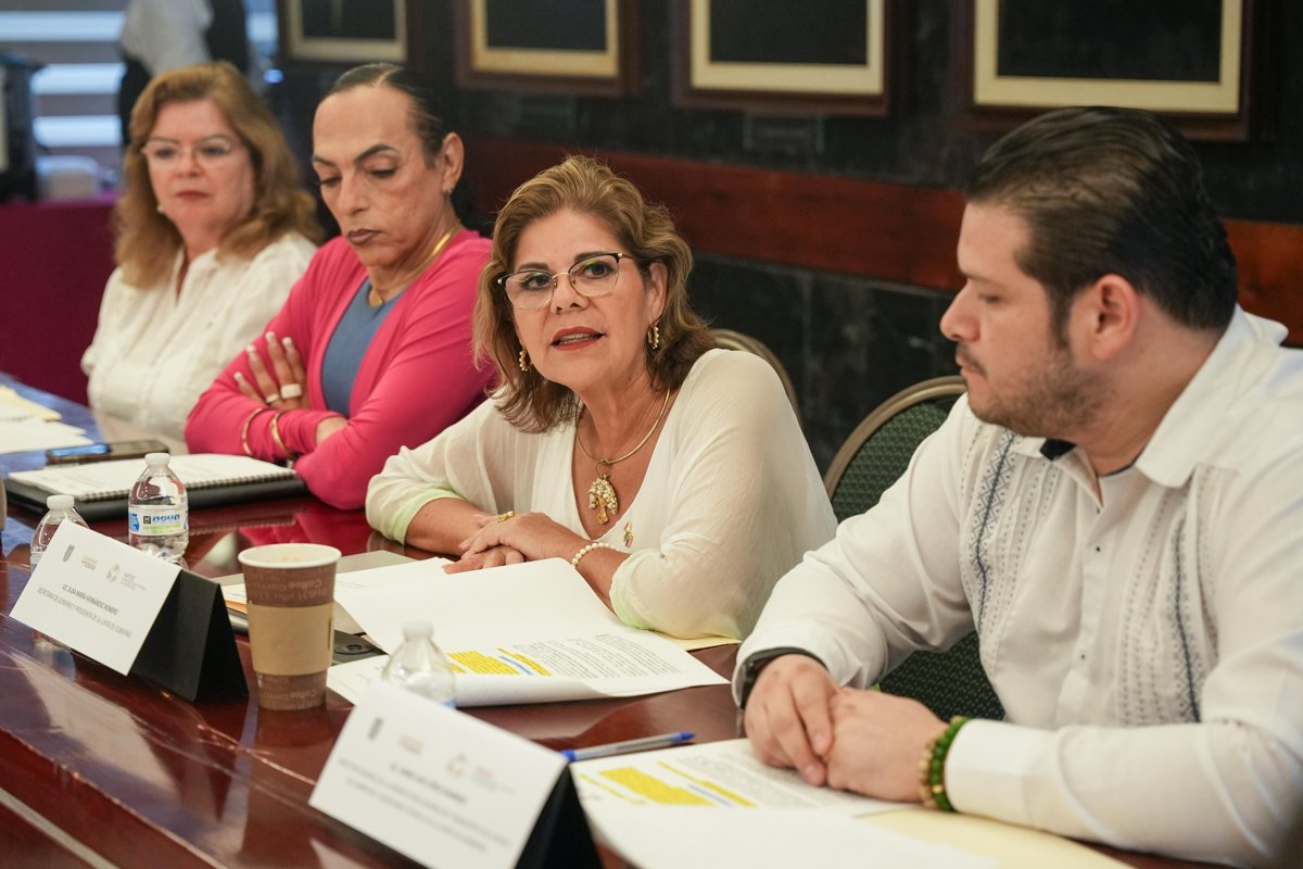 ENCABEZA LIZ HERNÁNDEZ PRIMERA SESIÓN DE LA JUNTA DE GOBIERNO