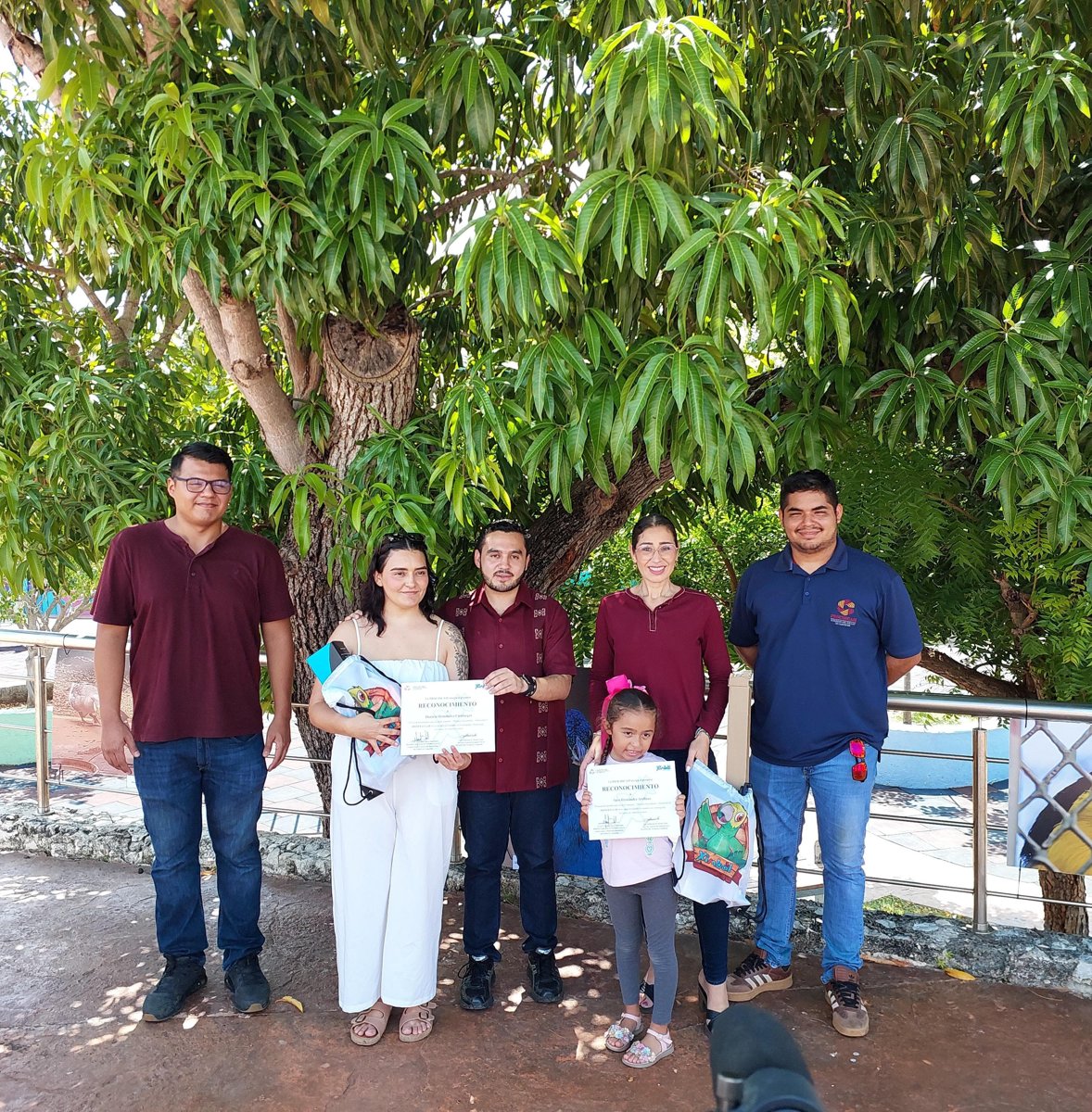 PREMIAN A GANADORES DE “MIRADAS EMPLUMADAS”