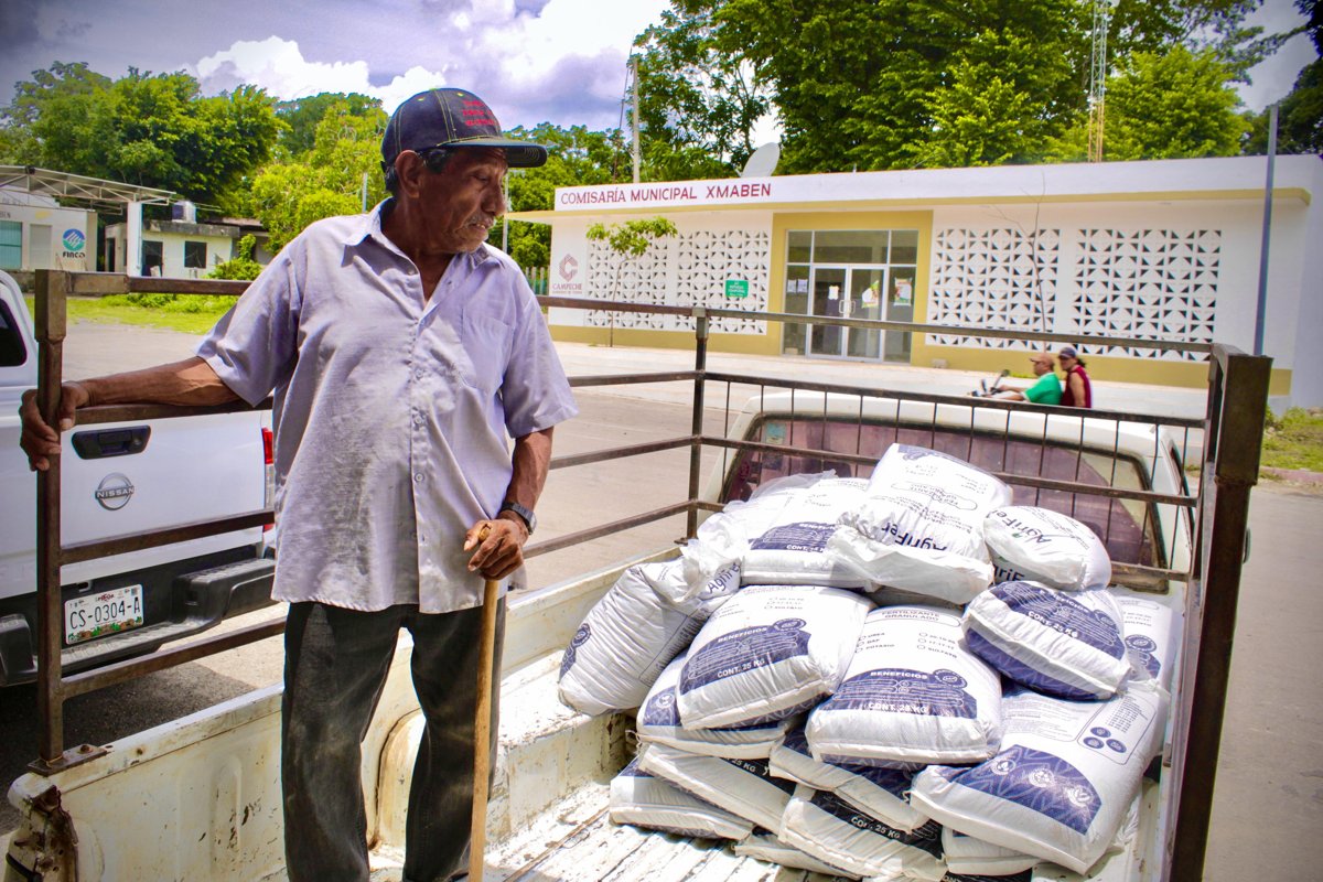 ENTREGA DE FERTILIZANTE EN COMUNIDADES DE HOPELCHÉN