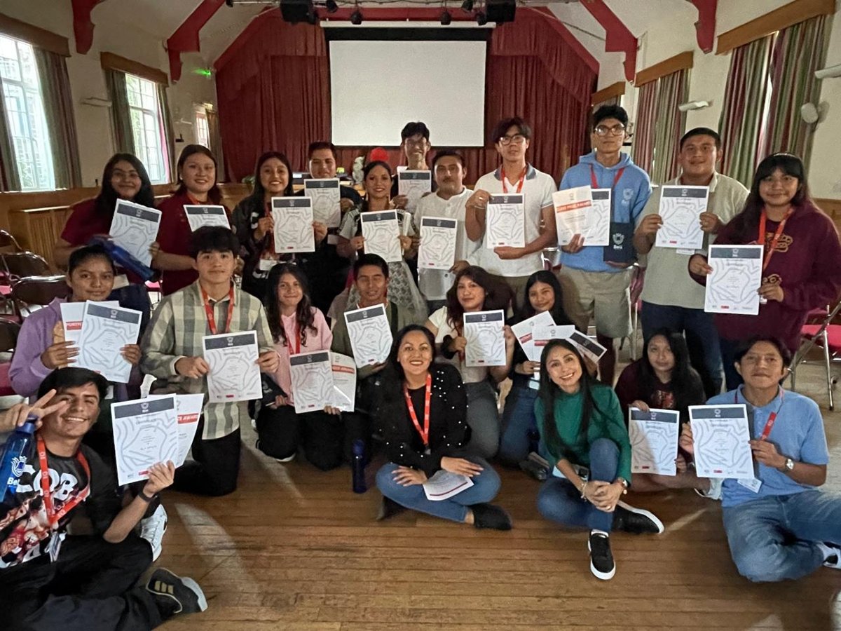 JÓVENES DEL COBACAM SON OVACIONADOS EN INGLATERRA Y RECIBEN RECONOCIMIENTOS EN INTERCAMBIO CULTURAL