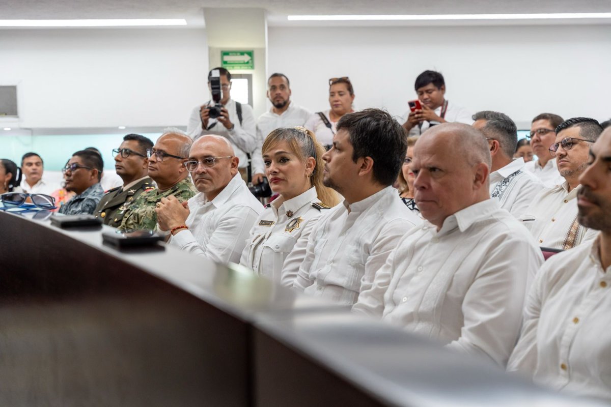 LA SECRETARIA DE GOBIERNO, LIZ HERNÁNDEZ, ENTREGÓ AL CONGRESO DEL ESTADO EL DOCUMENTO DEL IV INFORME DE LA GOBERNADORA LAYDA SANSORES SAN ROMÁN