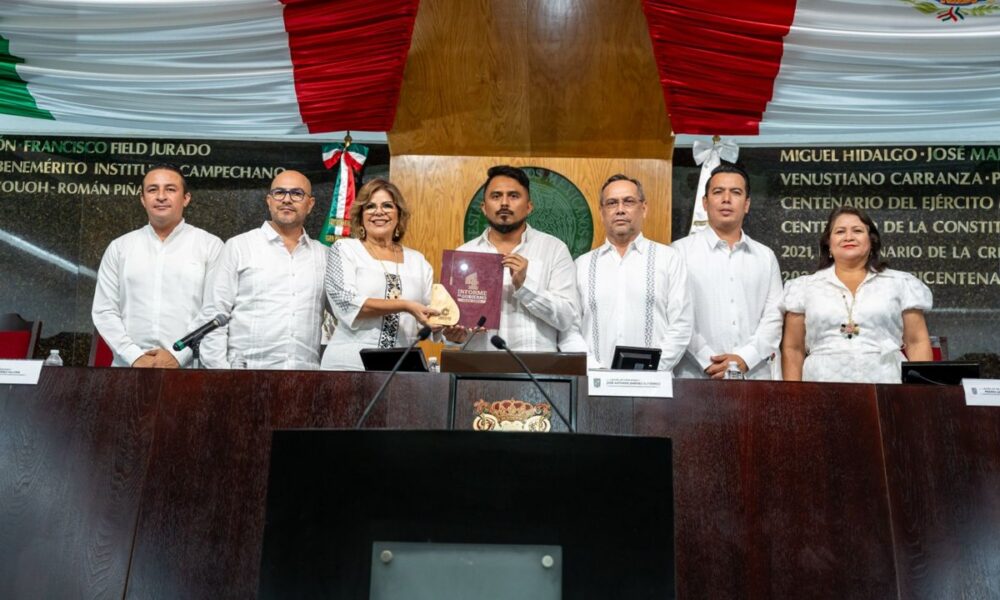 LA SECRETARIA DE GOBIERNO, LIZ HERNÁNDEZ, ENTREGÓ AL CONGRESO DEL ESTADO EL DOCUMENTO DEL IV INFORME DE LA GOBERNADORA LAYDA SANSORES SAN ROMÁN