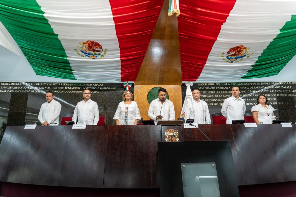 LA SECRETARIA DE GOBIERNO, LIZ HERNÁNDEZ, ENTREGÓ AL CONGRESO DEL ESTADO EL DOCUMENTO DEL IV INFORME DE LA GOBERNADORA LAYDA SANSORES SAN ROMÁN