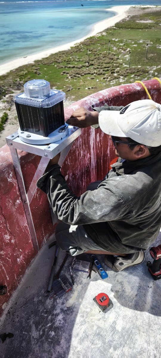 APICAM REALIZA TRABAJOS DE MANTENIMIENTO AL FARO DE CAYO ARCAS