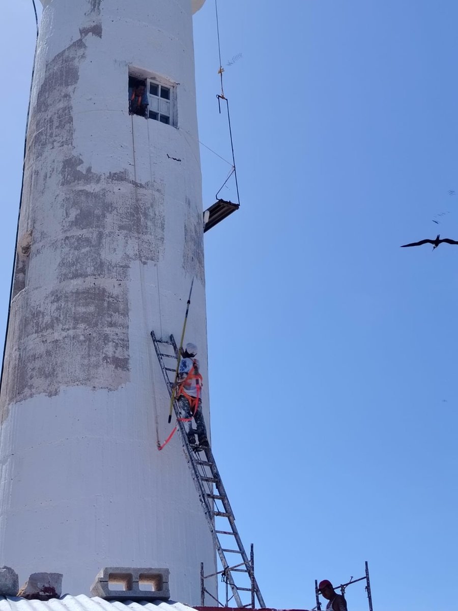 APICAM REALIZA TRABAJOS DE MANTENIMIENTO AL FARO DE CAYO ARCAS