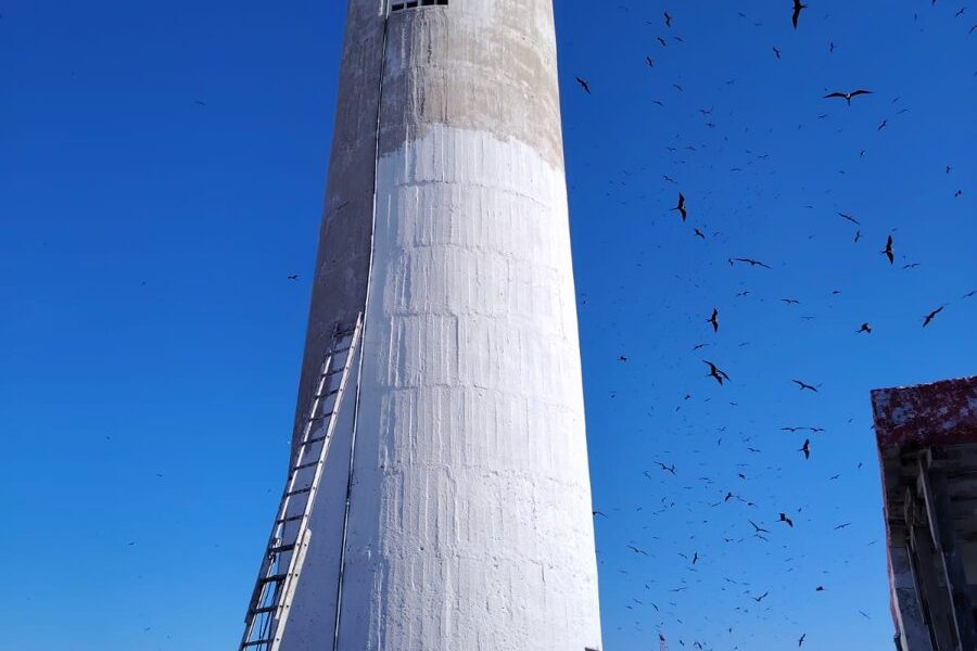 APICAM REALIZA TRABAJOS DE MANTENIMIENTO AL FARO DE CAYO ARCAS