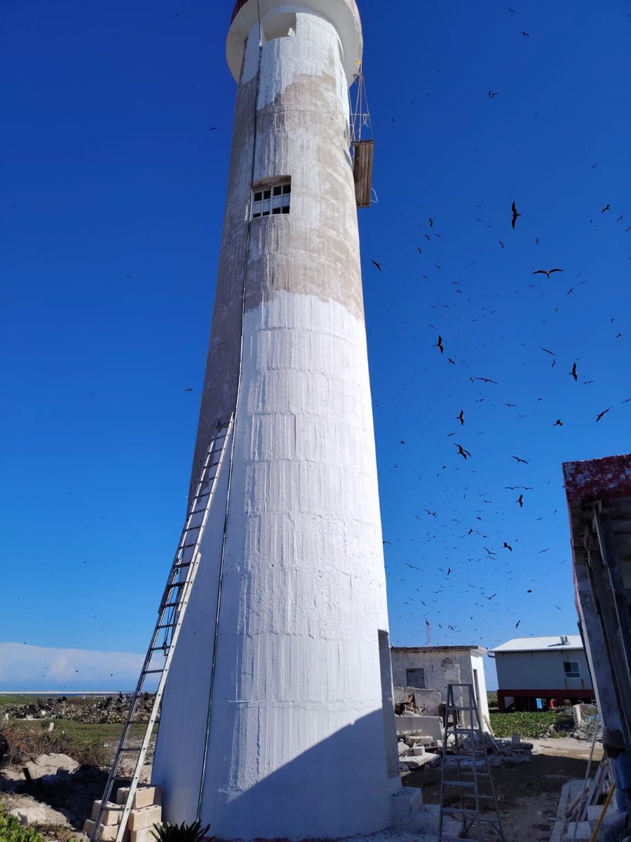 APICAM REALIZA TRABAJOS DE MANTENIMIENTO AL FARO DE CAYO ARCAS