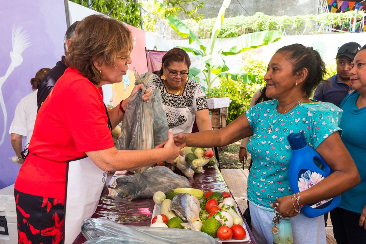 LLEVAN ALIMENTOS FRESCOS A FAMILIAS DE SAN JOAQUÍN