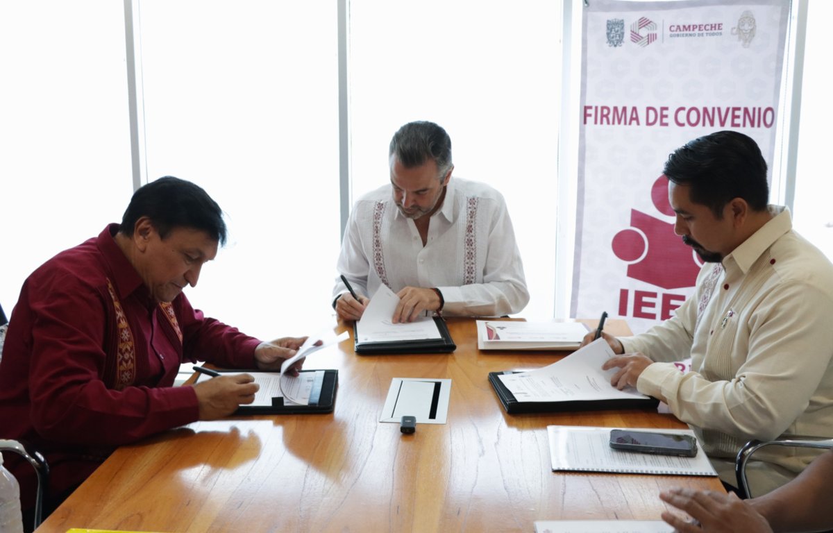 FIRMA DE CONVENIO ENTRE EL INSTITUTO ESTATAL DE LA EDUCACIÓN PARA LOS ADULTOS Y LA SECRETARÍA DE DESARROLLO ECONÓMICO DEL ESTADO DE CAMPECHE