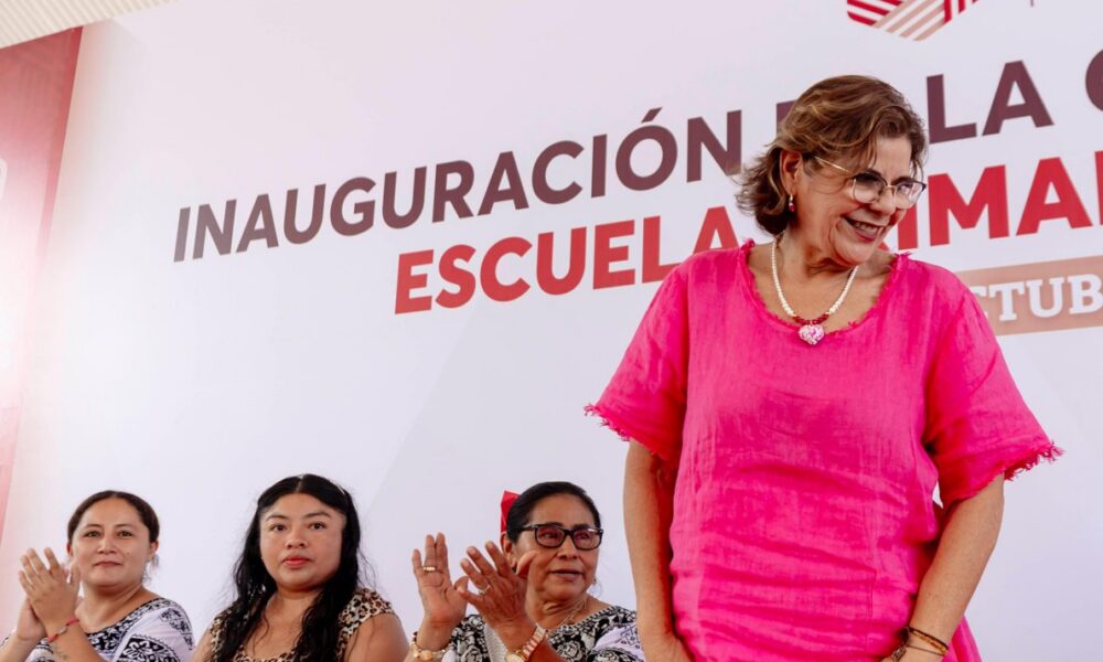 LA ESCUELA “NIÑOS HÉROES” YA CUENTA CON SU CANCHA TECHADA Y REHABILITADA; HOY LA INAUGURÓ LA GOBERNADORA LAYDA SANSORES SAN ROMÁN