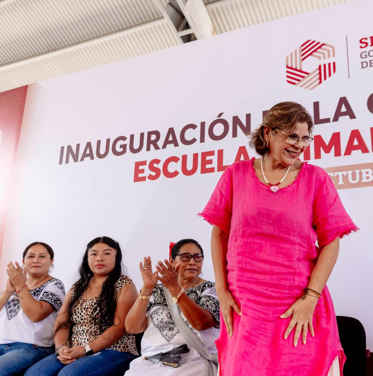 LA ESCUELA “NIÑOS HÉROES” YA CUENTA CON SU CANCHA TECHADA Y REHABILITADA; HOY LA INAUGURÓ LA GOBERNADORA LAYDA SANSORES SAN ROMÁN