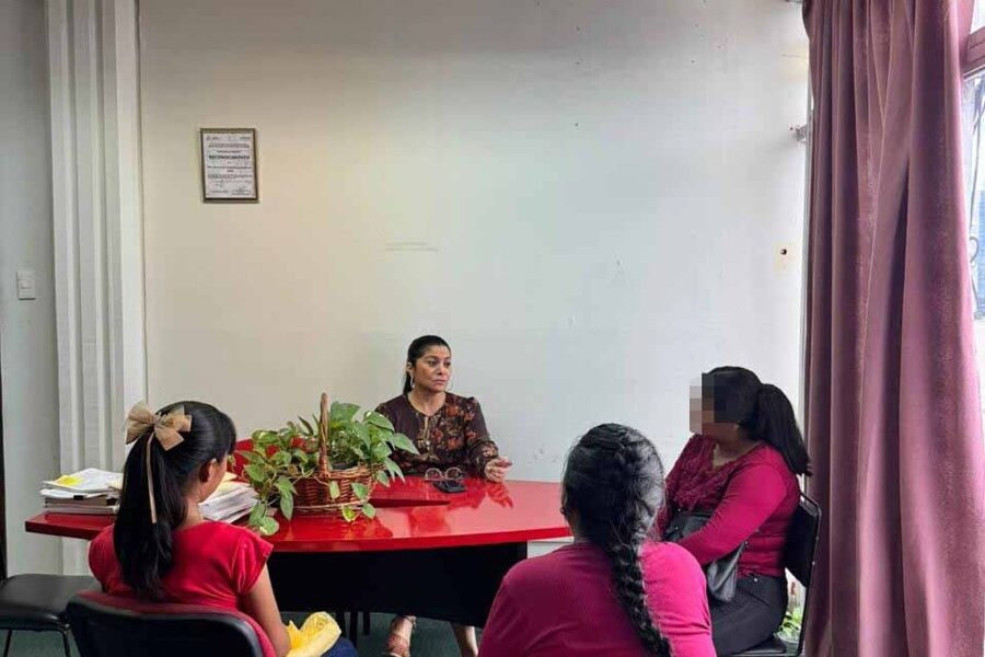 BRINDAN ACOMPAÑAMIENTO A MEXICANA POR NATURALIZACIÓN PARA RECUPERAR SU IDENTIFICACIÓN OFICIAL