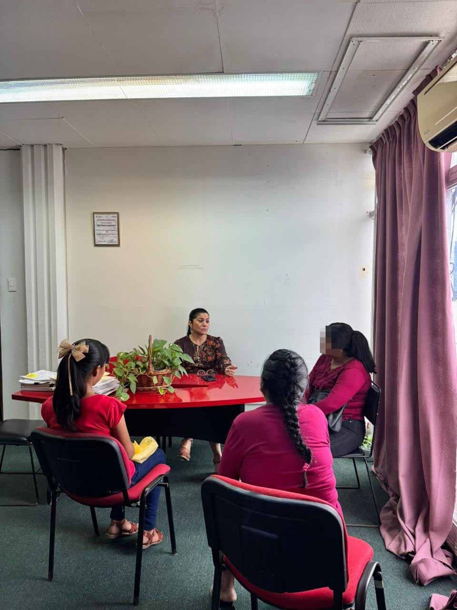 BRINDAN ACOMPAÑAMIENTO A MEXICANA POR NATURALIZACIÓN PARA RECUPERAR SU IDENTIFICACIÓN OFICIAL