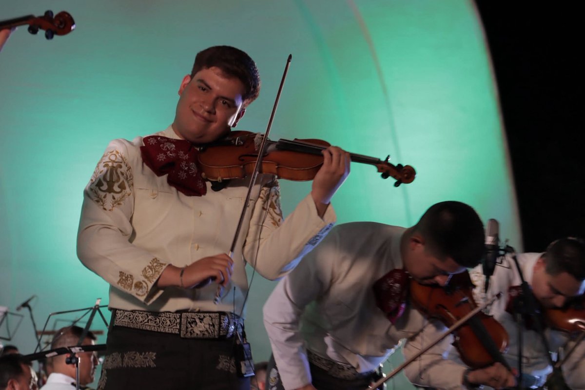 BANDA SINFÓNICA Y MARIACHI DE LA SECRETARÍA DE MARINA DELEITAN A LAS Y LOS CAMPECHANOS EN CONCIERTO CONMEMORATIVO