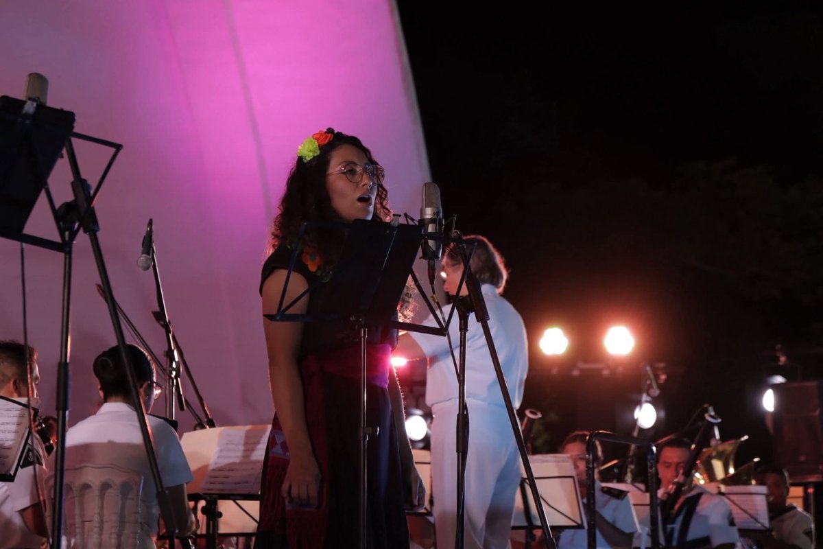 BANDA SINFÓNICA Y MARIACHI DE LA SECRETARÍA DE MARINA DELEITAN A LAS Y LOS CAMPECHANOS EN CONCIERTO CONMEMORATIVO