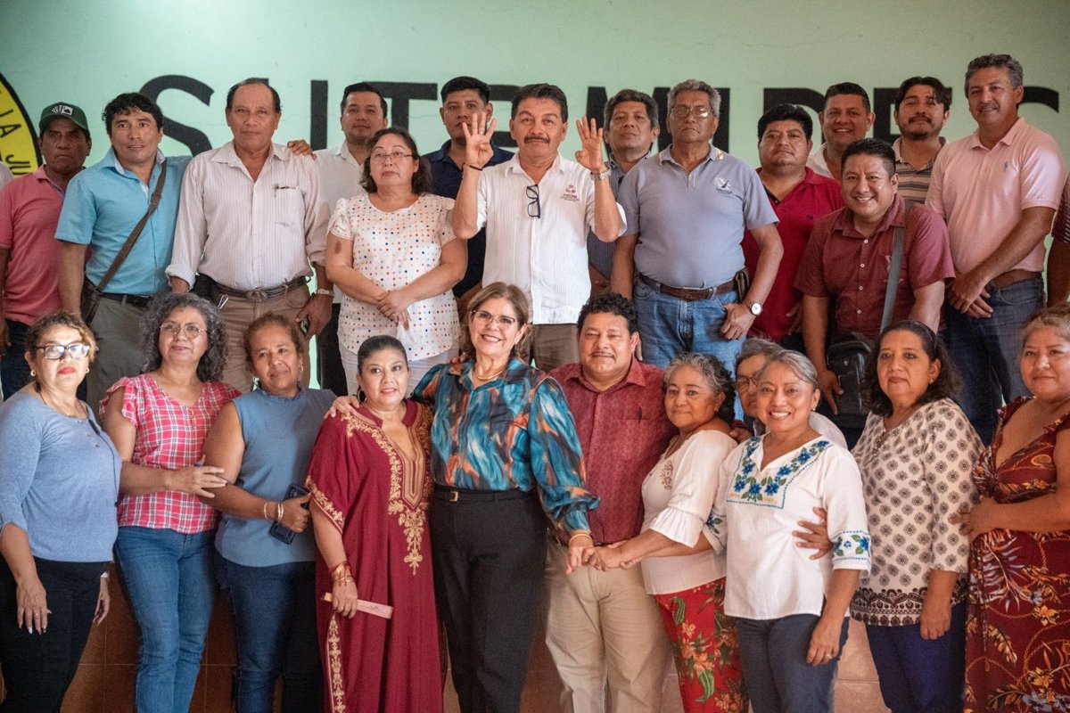 SOSTIENE LA SECRETARIA DE GOBIERNO LIZ HERNÁNDEZ ENCUENTRO CON AGREMIADOS DEL SUTPMIDEC