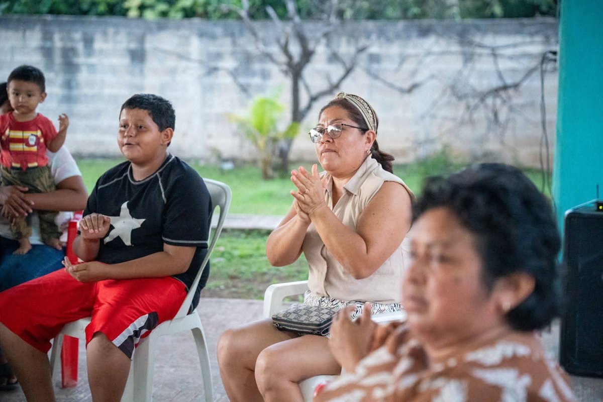 ATIENDE LIZ HERNÁNDEZ PETICIONES DE POBLADORES DE NOHAKAL Y ALFREDO V. BONFIL