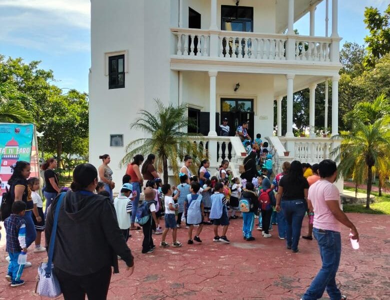 ALUMNOS DEL JARDÍN DE NIÑOS “LEOPOLDO CERVERA” VISITAN EL FARO ANTIGUO DE ISLA AGUADA