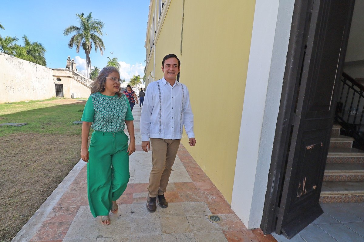CECYTEC RECIBE IMPORTANTE LOTE DE LIBROS DEL ICAECAM PARA ENRIQUECER SUS BIBLIOTECAS