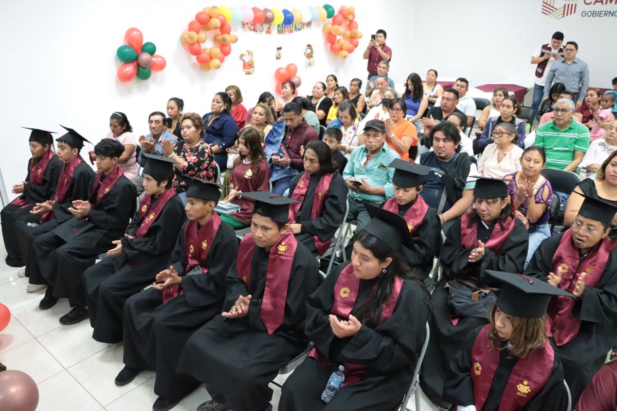 ENTREGA IEEA CONSTANCIAS DE ALFABETIZACIÓN, CERTIFICADOS DE PRIMARIA Y SECUNDARIA