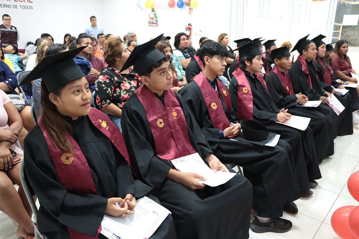 ENTREGA IEEA CONSTANCIAS DE ALFABETIZACIÓN, CERTIFICADOS DE PRIMARIA Y SECUNDARIA