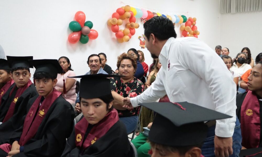 ENTREGA IEEA CONSTANCIAS DE ALFABETIZACIÓN, CERTIFICADOS DE PRIMARIA Y SECUNDARIA